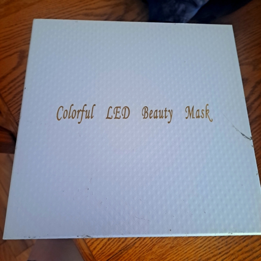 NWOT Red light/multi color light therapy mask and neck mask.